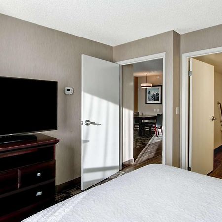 Hampton Inn & Suites By Hilton Calgary-Airport YYC Exterior foto