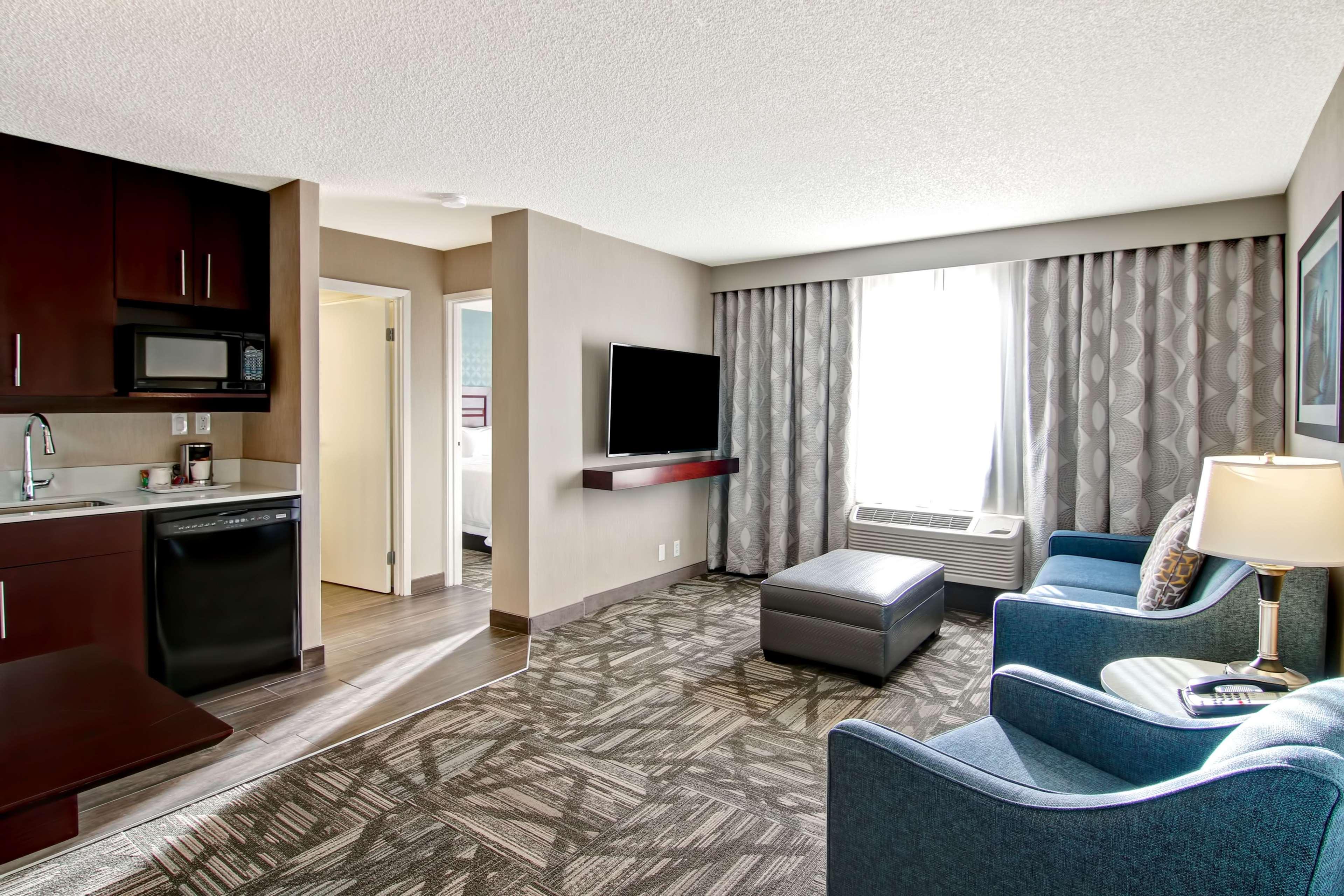 Hampton Inn & Suites By Hilton Calgary-Airport YYC Exterior foto