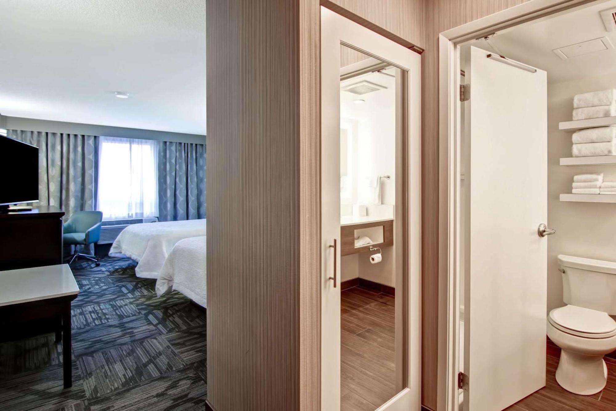 Hampton Inn & Suites By Hilton Calgary-Airport YYC Exterior foto