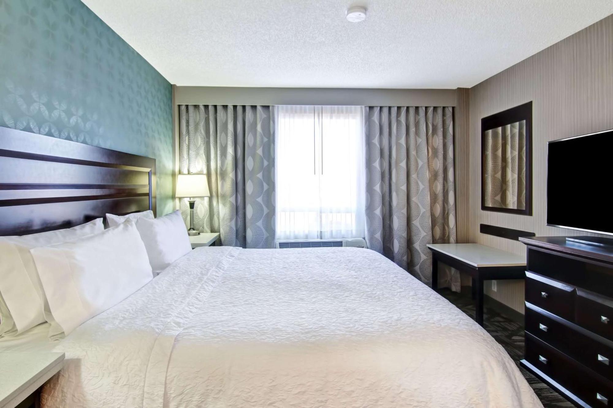 Hampton Inn & Suites By Hilton Calgary-Airport YYC Exterior foto