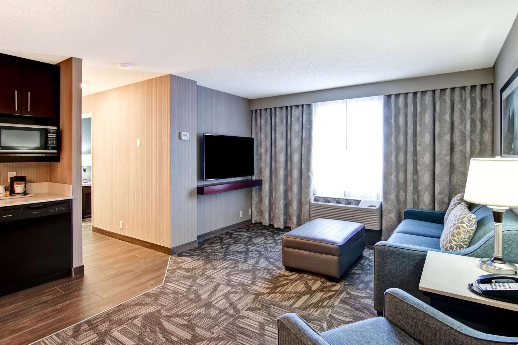Hampton Inn & Suites By Hilton Calgary-Airport YYC Exterior foto