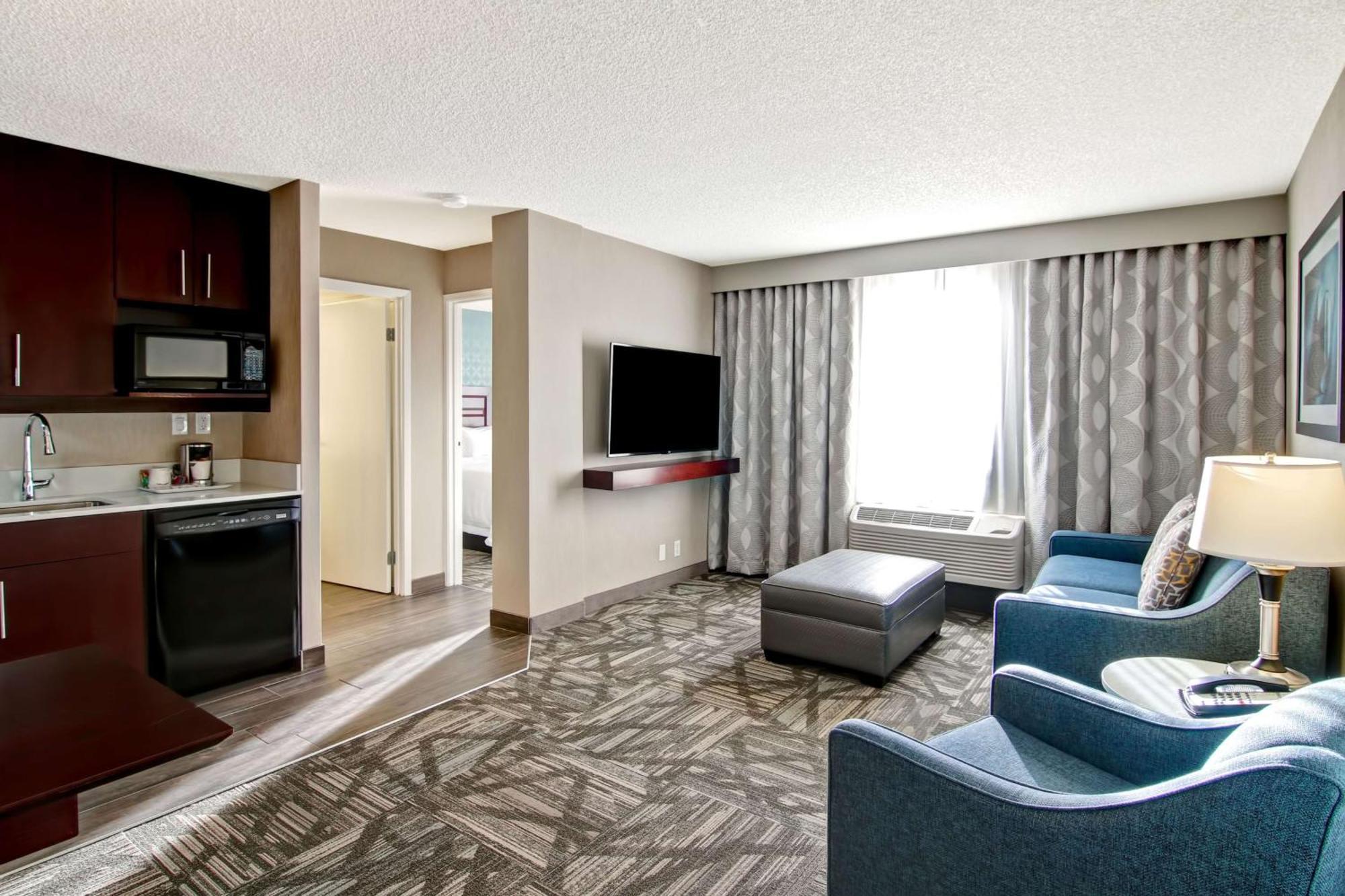 Hampton Inn & Suites By Hilton Calgary-Airport YYC Exterior foto