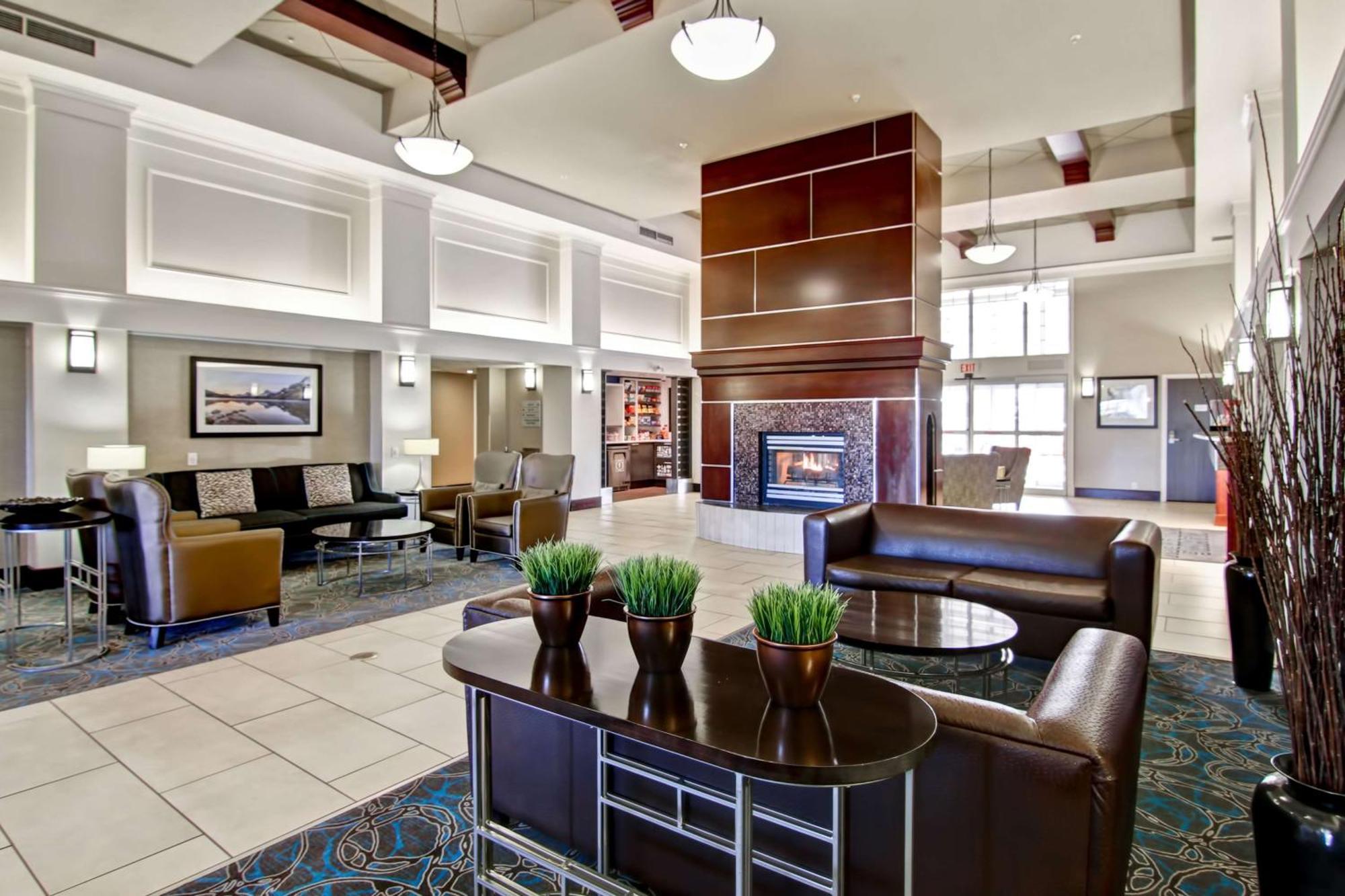 Hampton Inn & Suites By Hilton Calgary-Airport YYC Exterior foto